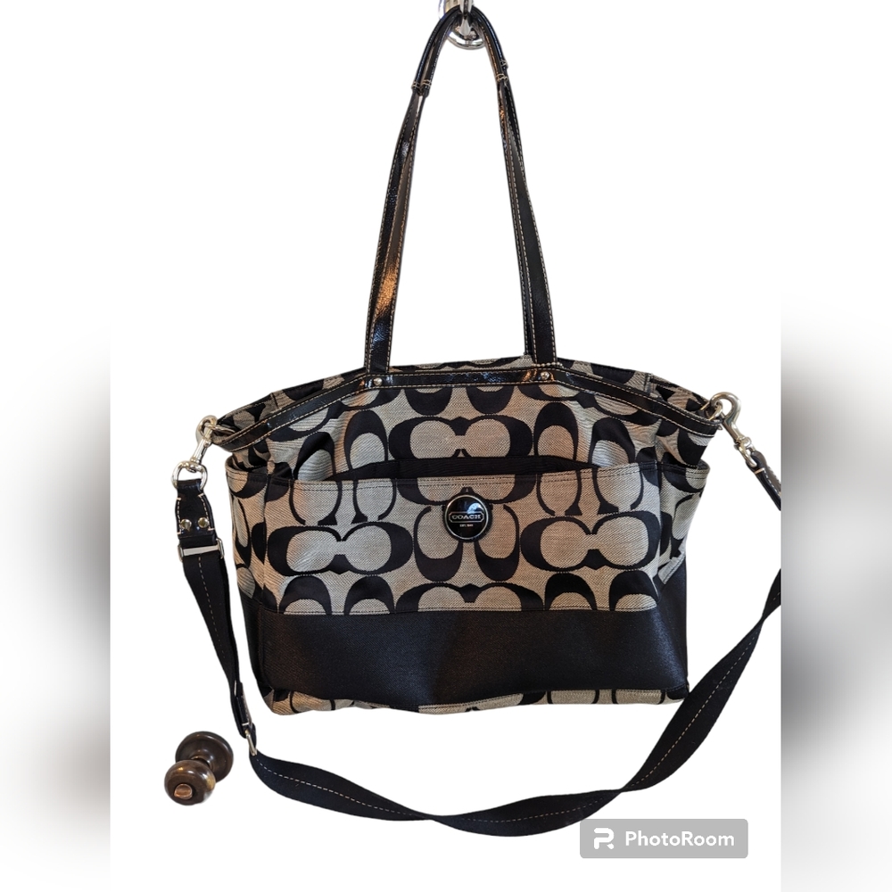 COACH Black and Cream Diaper Bag Logo Diaper Bag. Used good condition 16x11